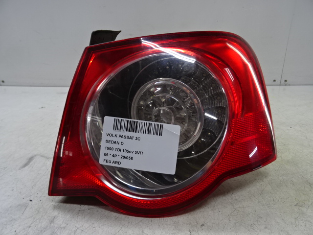 FEU ARRIERE DROIT Vw PASSAT 02/05 - 11/10