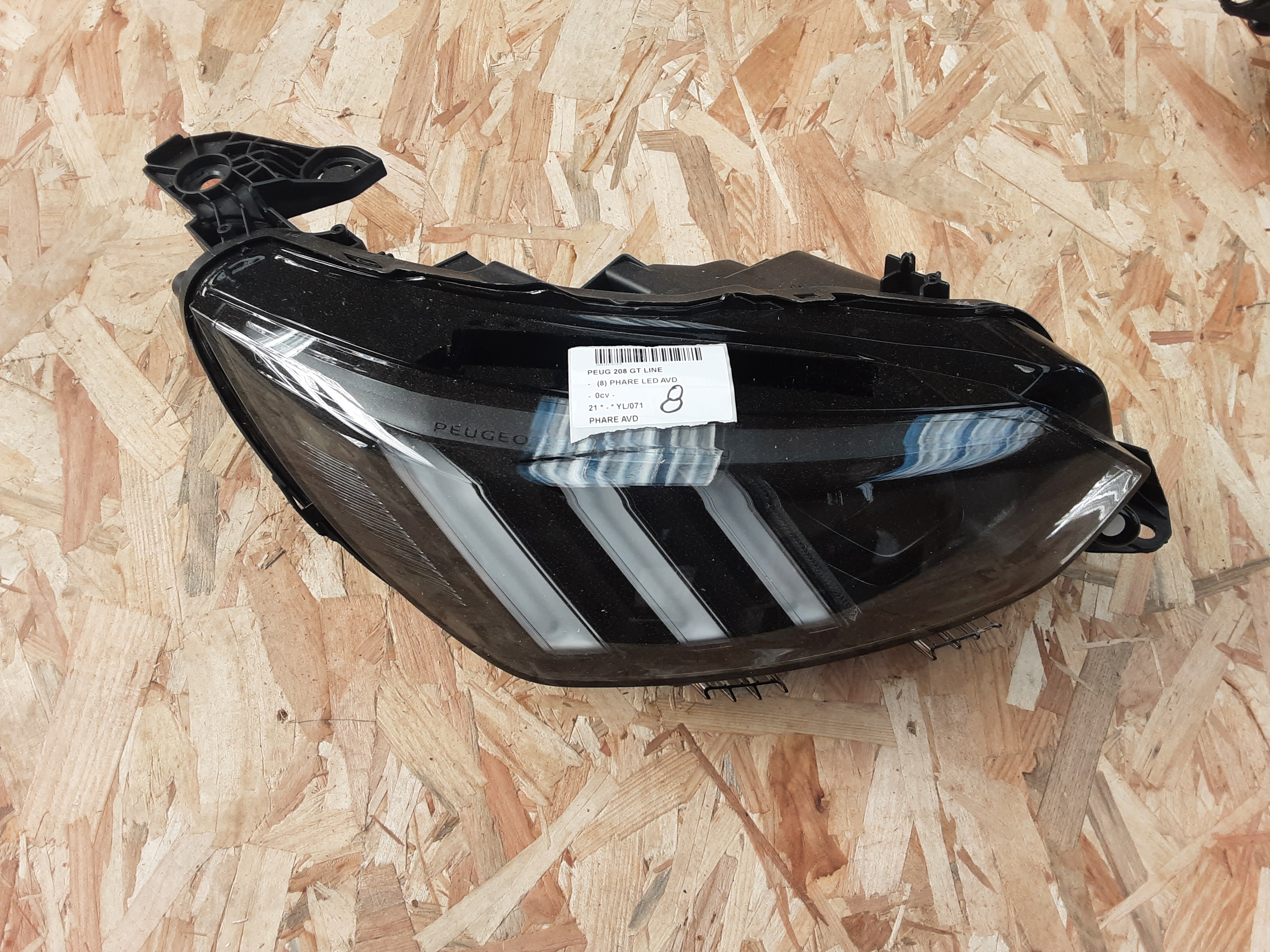 KOPLICHT VOOR RECHTS Peugeot 208 6/19+