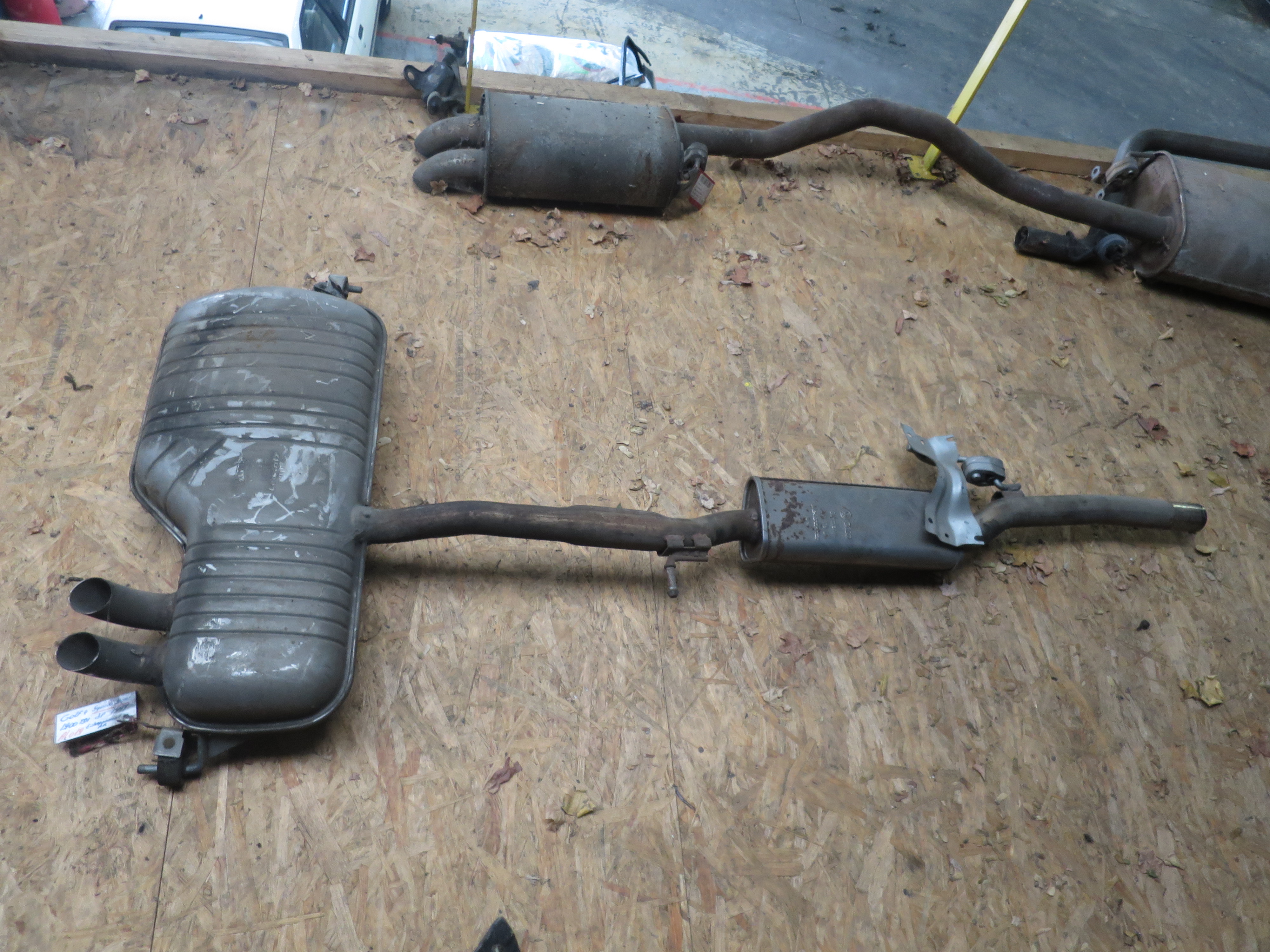 UITLAAT EINDDEMPER Vw GOLF IV 11/97 - 03