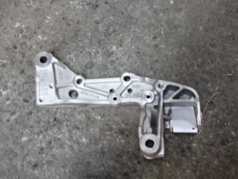 DRAAGARMSTEUN VOOR RECHTS Vw GOLF V 11/03 - 08