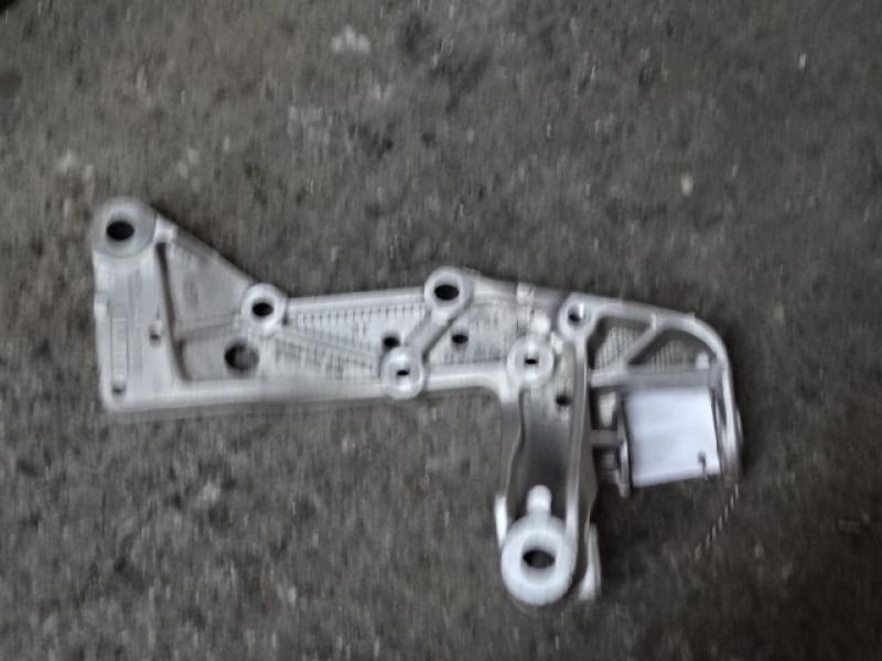 DRAAGARMSTEUN VOOR RECHTS Vw GOLF V 11/03 - 08