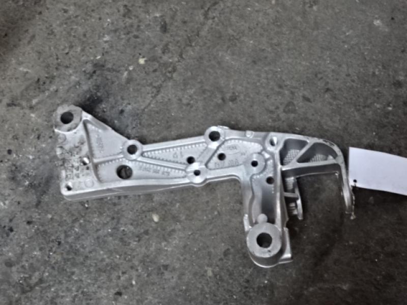 DRAAGARMSTEUN VOOR RECHTS Vw GOLF V 11/03 - 08