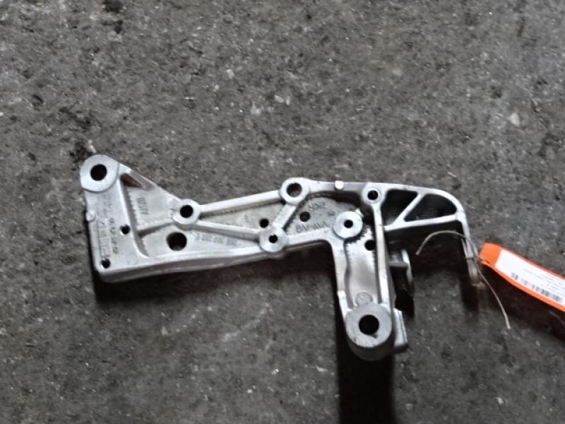 DRAAGARMSTEUN VOOR RECHTS Vw GOLF V 11/03 - 08