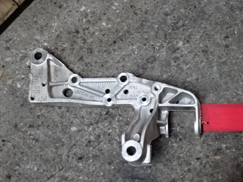 DRAAGARMSTEUN VOOR RECHTS Vw GOLF V 11/03 - 08