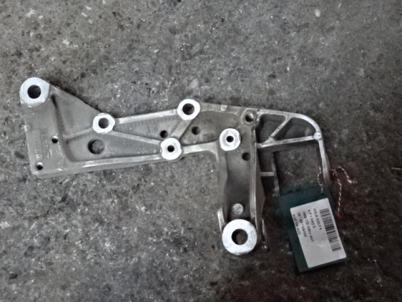 DRAAGARMSTEUN VOOR RECHTS Vw GOLF V 11/03 - 08