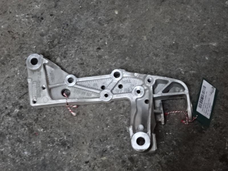 DRAAGARMSTEUN VOOR RECHTS Vw GOLF V 11/03 - 08