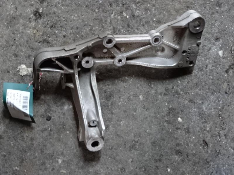 SUPPORT-TRIANGLE AVANT GAUCHE Vw GOLF V 11/03 - 08