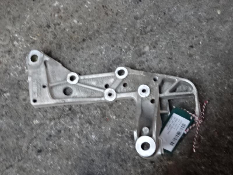 DRAAGARMSTEUN VOOR RECHTS Vw GOLF V 11/03 - 08