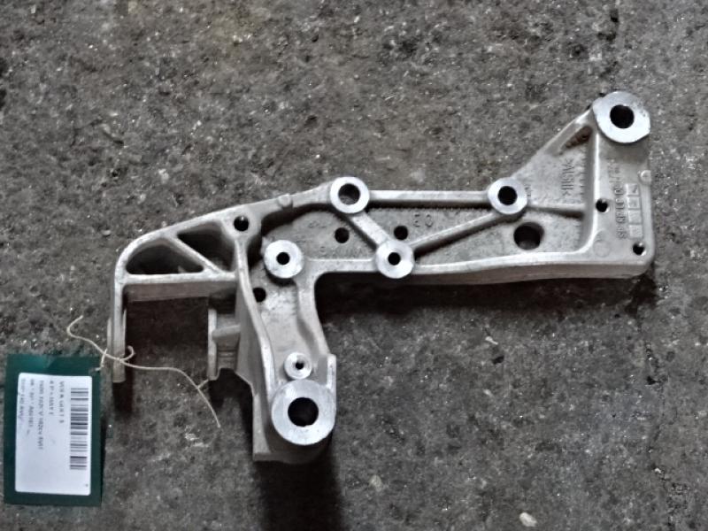 SUPPORT-TRIANGLE AVANT GAUCHE Vw GOLF V 11/03 - 08
