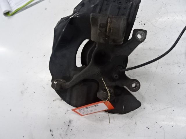 WIELNAAF VOOR RECHTS Bmw 3 E46 4D 02 - 05