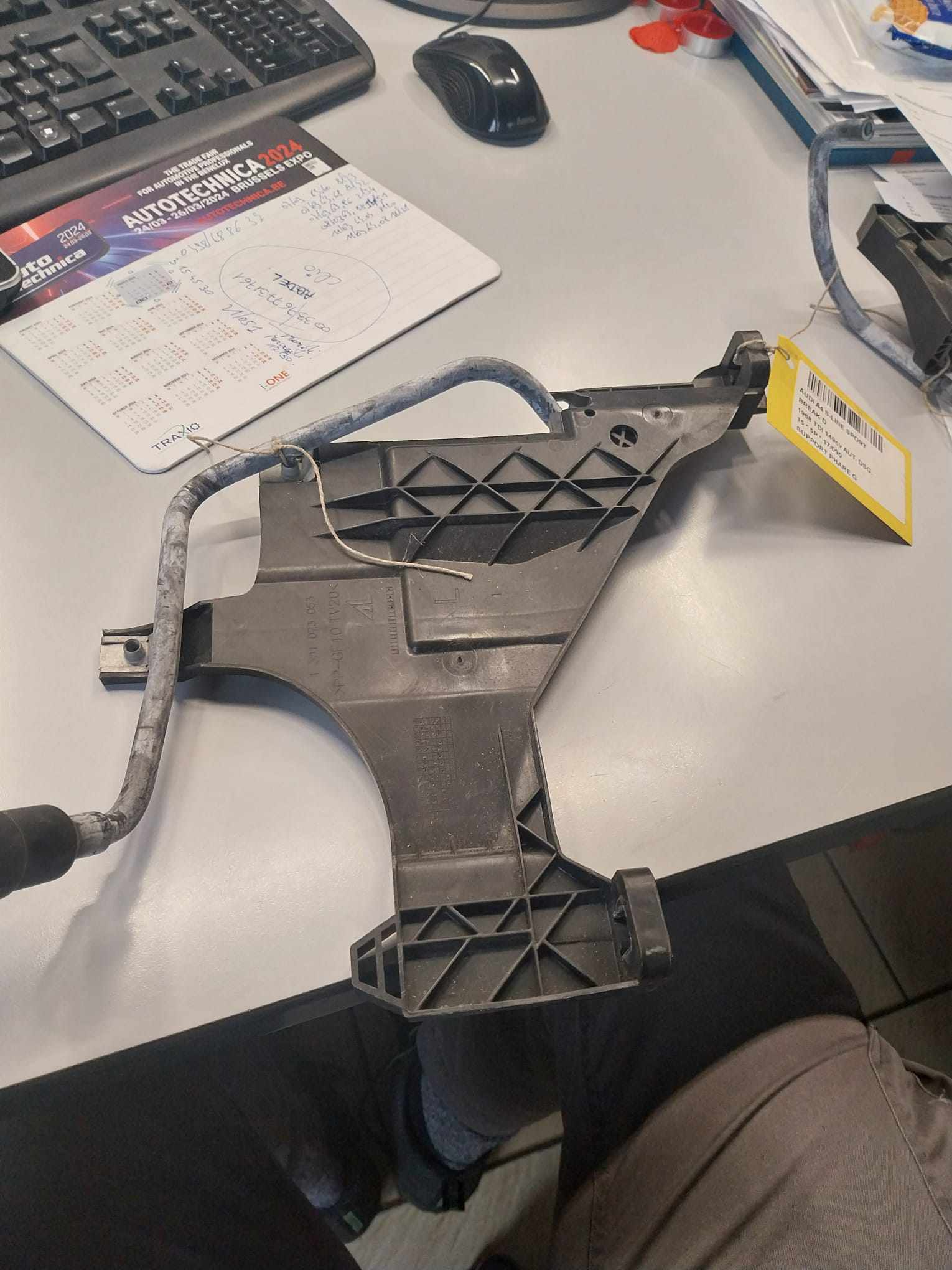 STEUN KOPLICHT LINKS Audi A4 11/11 - 15