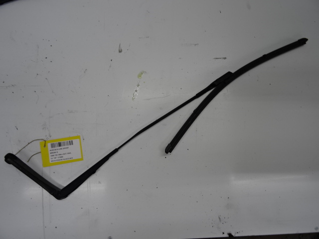 RUITENWISSERARM RECHTS VOOR Audi A4 11/11 - 15