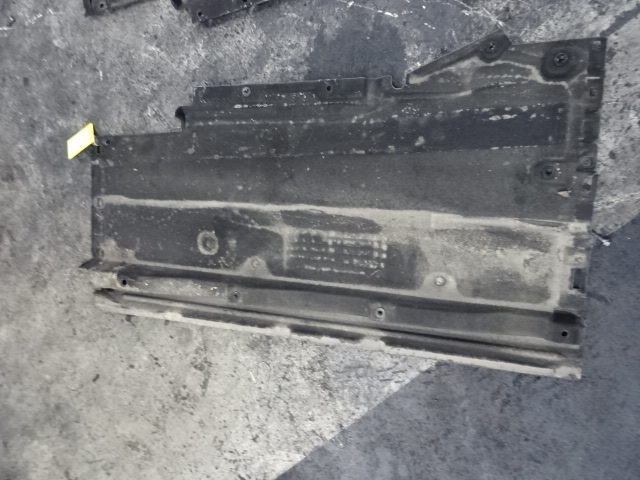PLASTIEKE BESCHERMPLAAT ONDER AUTO LINKS Audi A4 11/11 - 15