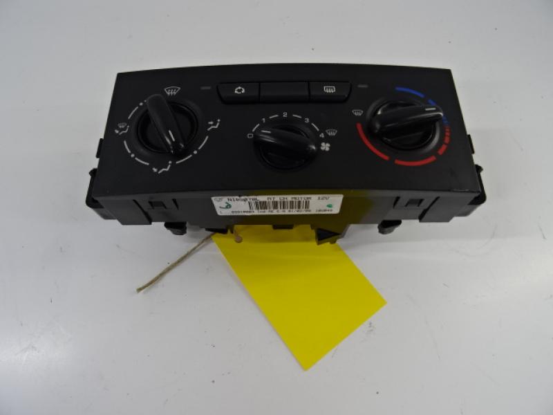 BEDIENINGSPANEER VERWARMING Peugeot 207 2/06 > 15