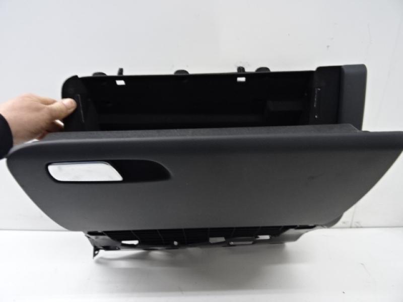 BOITE A GANT Audi A5 (2) 8/11 - 16