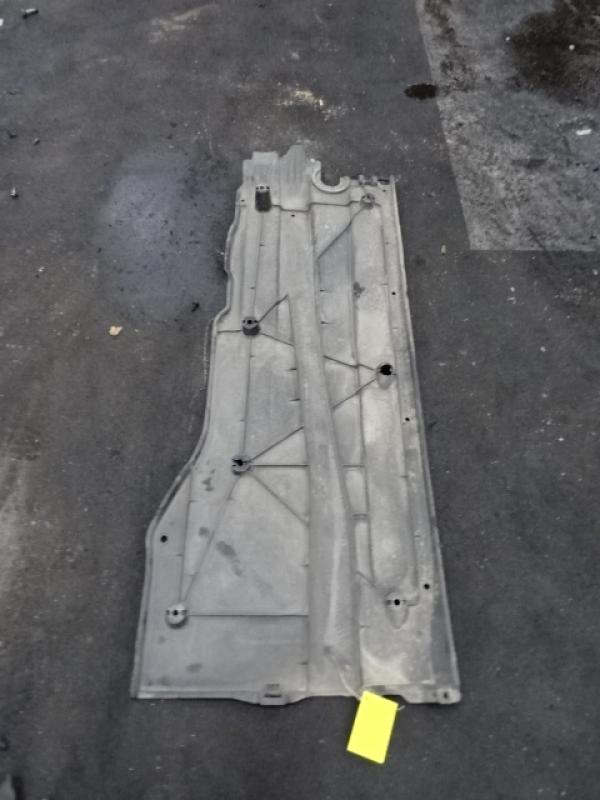 PLASTIEKE BESCHERMPLAAT ONDER AUTO RECHTS Vw PASSAT 11/14 - 19