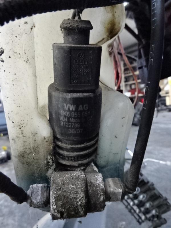 WINDSCREEN WASHER PUMP Seat IBIZA MK3 (6L1) 6/02 - 08
