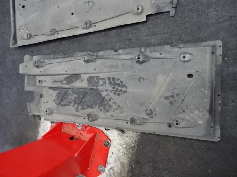 PLASTIEKE BESCHERMPLAAT ONDER AUTO LINKS Vw GOLF VI 11/08 - 13