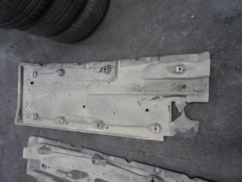 PLASTIQUE SOUS VOITURE DROIT Vw GOLF VI 11/08 - 13