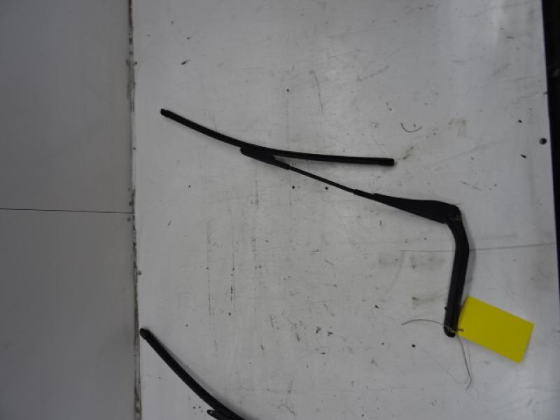 LEFT FRONT WIPER ARM Bmw 1 E81/87 4/07 - 12