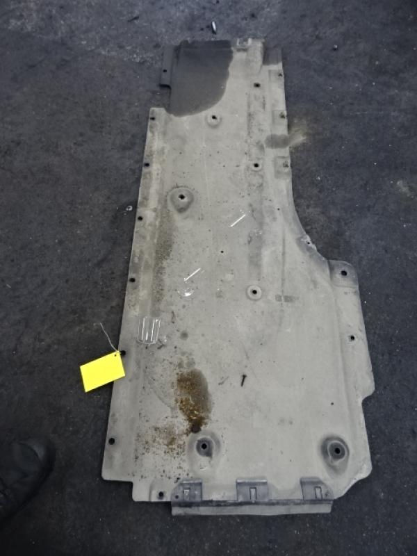 PLASTIQUE SOUS VOITURE GAUCHE Bmw 1 E81/87 4/07 - 12