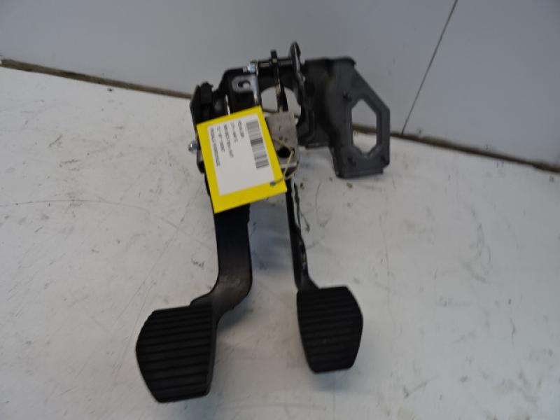 KUPPLUNGSPEDAL Peugeot 208 3/12 - 7/15
