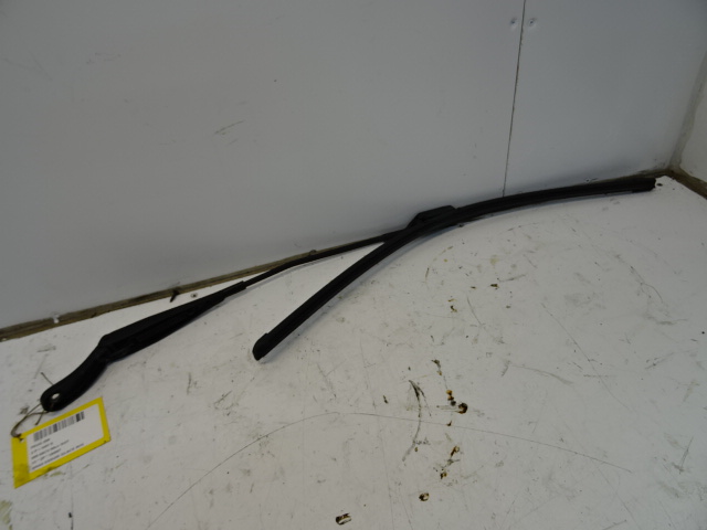 RUITENWISSERARM LINKS VOOR Peugeot 208 3/12 - 7/15