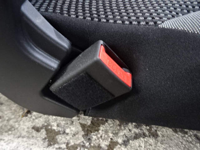 PIED DE CEINTURE ARRIERE GAUCHE Peugeot PARTNER 08 - 18