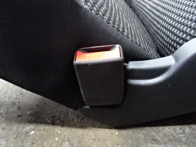 PIED DE CEINTURE ARRIERE DROITE Peugeot PARTNER 08 - 18