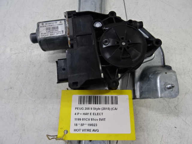 MOTEUR DE VITRE DE PORTE AVANT GAUCHE Peugeot 208 8/15 - 20