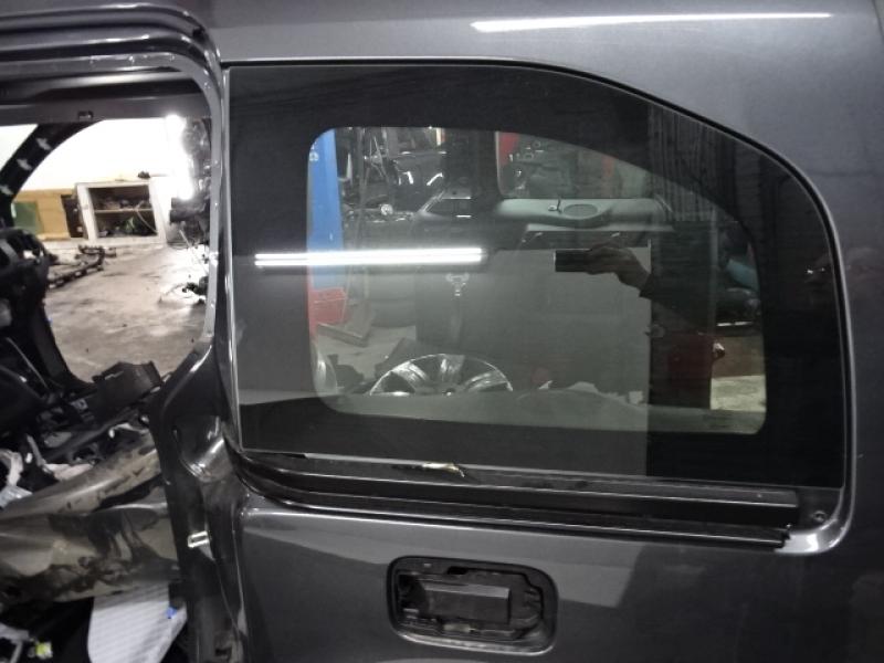 VITRE LATERALE ARRIERE GAUCHE Peugeot PARTNER 08 - 18