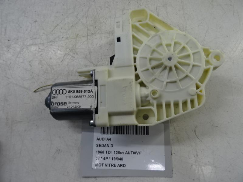 MOTEUR DE VITRE DE PORTE ARRIERE DROITE Audi A4 08 - 2/12