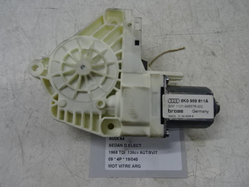 MOTEUR DE VITRE DE PORTE ARRIERE GAUCHE Audi A4 08 - 2/12