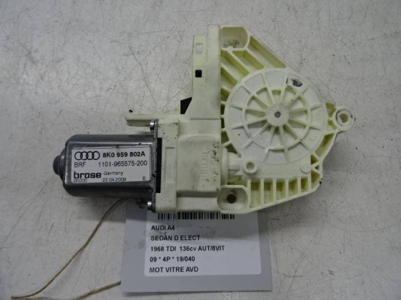 MOTEUR DE VITRE DE PORTE AVANT DROITE Audi A4 08 - 2/12