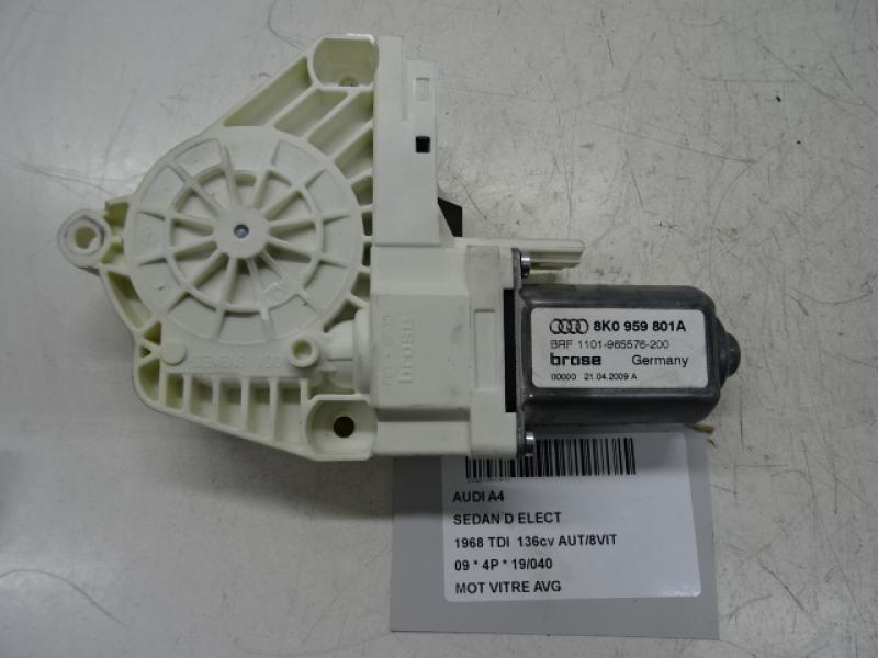 MOTEUR DE VITRE DE PORTE AVANT GAUCHE Audi A4 08 - 2/12