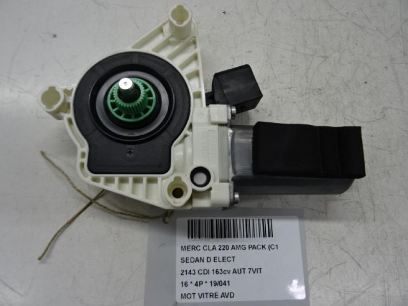 MOTEUR DE VITRE DE PORTE AVANT DROITE Mercedes-Benz CLA C117/X117 13 - 19