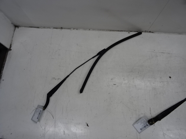 RUITENWISSERARM LINKS VOOR Peugeot 2008 (1)  5/13 - 4/16
