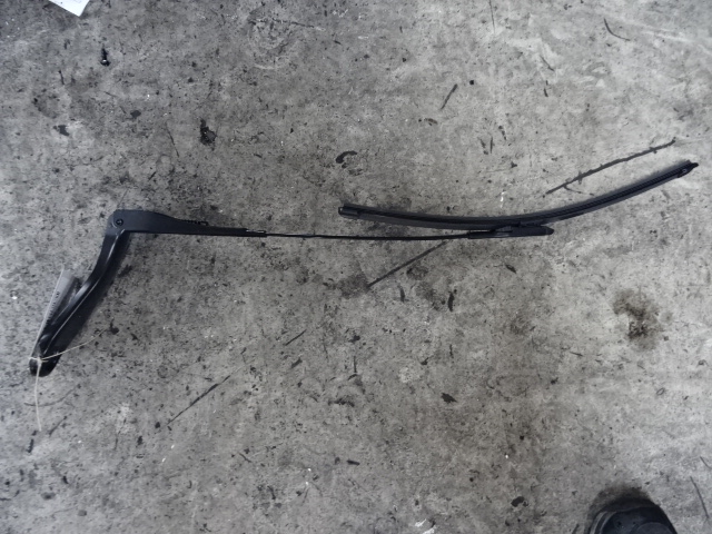 RUITENWISSERARM RECHTS VOOR Bmw 1 F20/F21 3/15 - 19