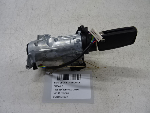 CONTACTSLOT Seat LEON (3) (5F) 1/13 - 1/17