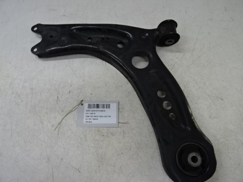 TRIANGLE AVANT GAUCHE Seat LEON (3) (5F) 1/13 - 1/17
