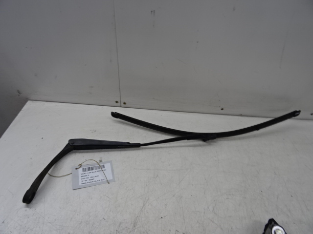 RUITENWISSERARM LINKS VOOR Mercedes-Benz C W204 07-10