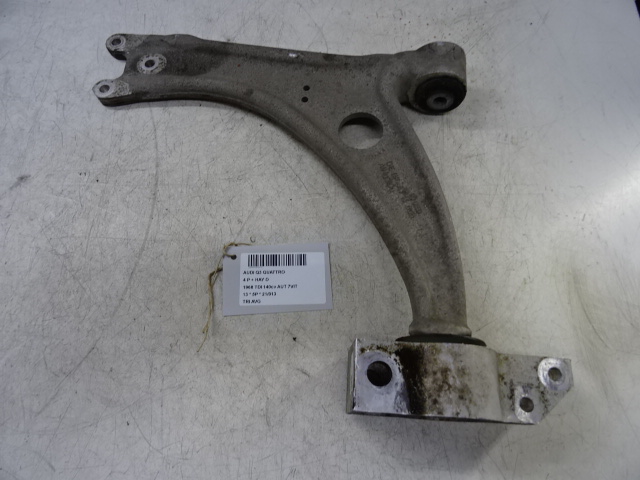 TRIANGLE AVANT GAUCHE Audi Q3 06/11 - 15