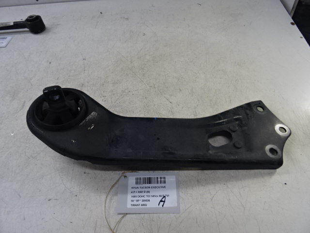 DRAAGARM ACHTER LINKS Hyundai TUCSON (2) 09/15 - 09/18