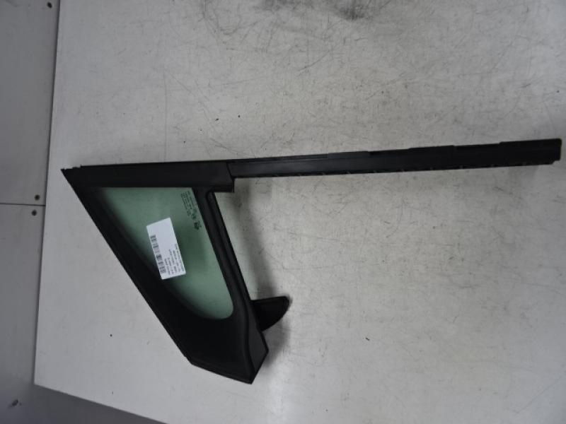 ZIJRUIT VOOR LINKS Peugeot 2008 (1)  5/13 - 4/16