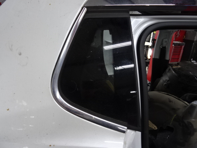 RIGHT REAR WINDOW Peugeot 2008 (1)  5/13 - 4/16