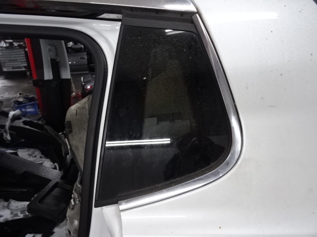 LEFT REAR WINDOW Peugeot 2008 (1)  5/13 - 4/16