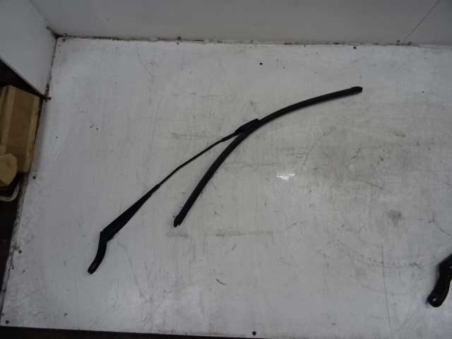 RUITENWISSERARM LINKS VOOR Peugeot 208 8/15 - 20