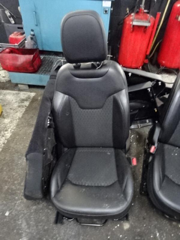 STOEL VOOR RECHTS Jeep COMPASS 7/17+