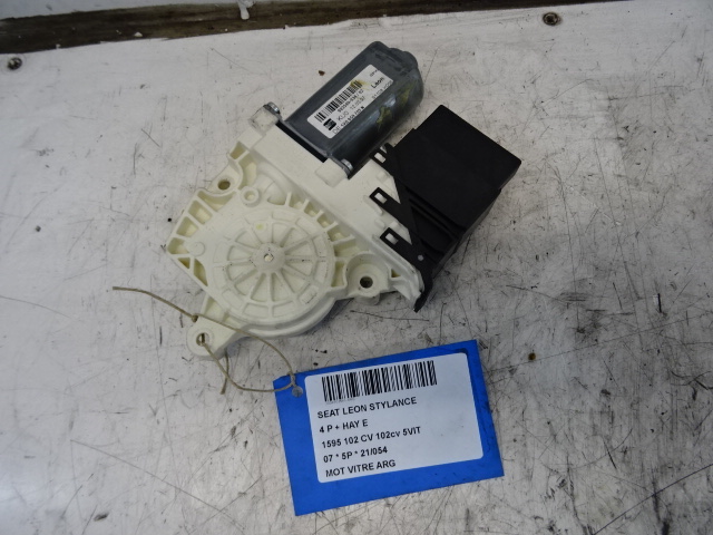 MOTEUR DE VITRE DE PORTE ARRIERE GAUCHE Seat LEON (2) (1P)  9/05 - 12