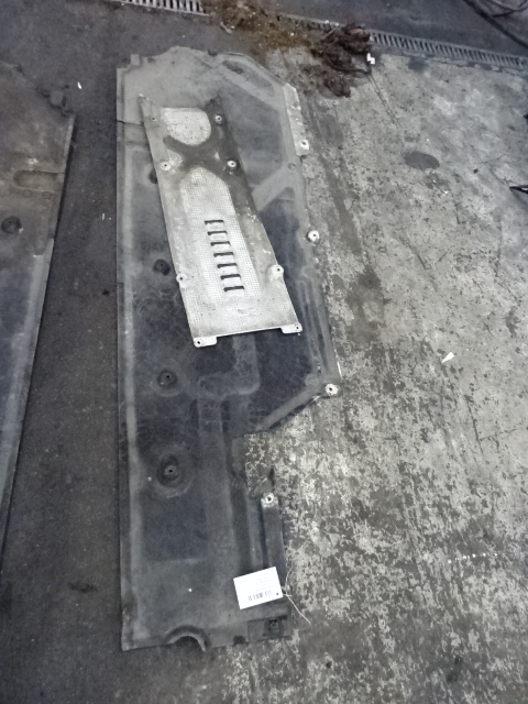 PLASTIEKE BESCHERMPLAAT ONDER AUTO LINKS Porsche PANAMERA (970) 09 - 16